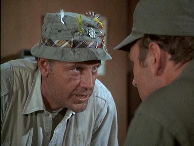 Still from the MASH episode Chief Surgeon Who showing Colonel Blake and Frank.