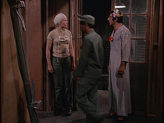 Still from the MASH episode The Kids showing Margaret and Klinger (and an orderly).